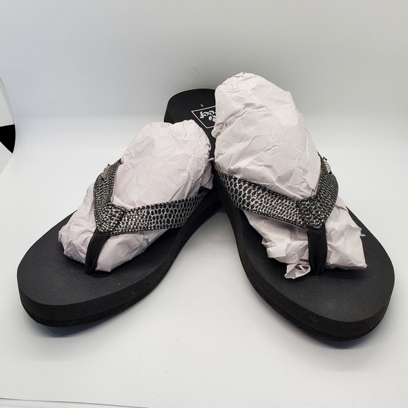 Reef Black and Silver Sandals - Picture 1 of 4